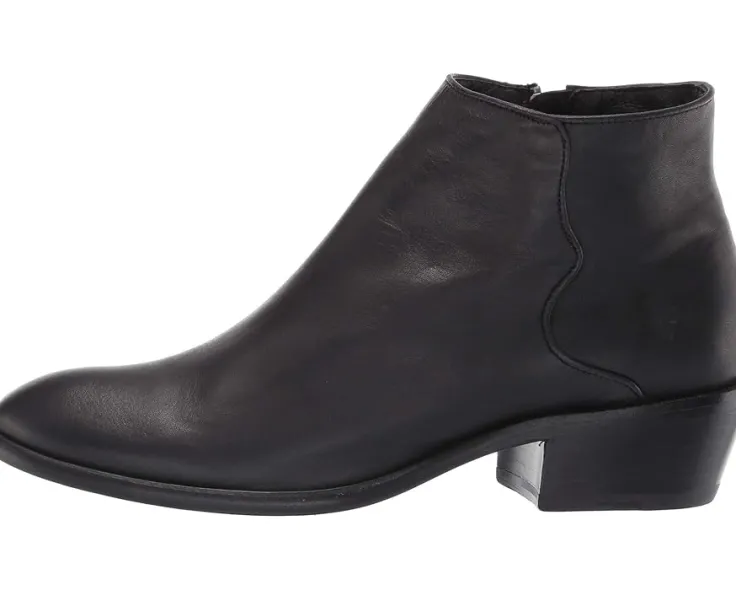 carson_piping_bootie_3.webp Frye Boots & Booties<Carson Piping Bootie Black Soft Full Grain