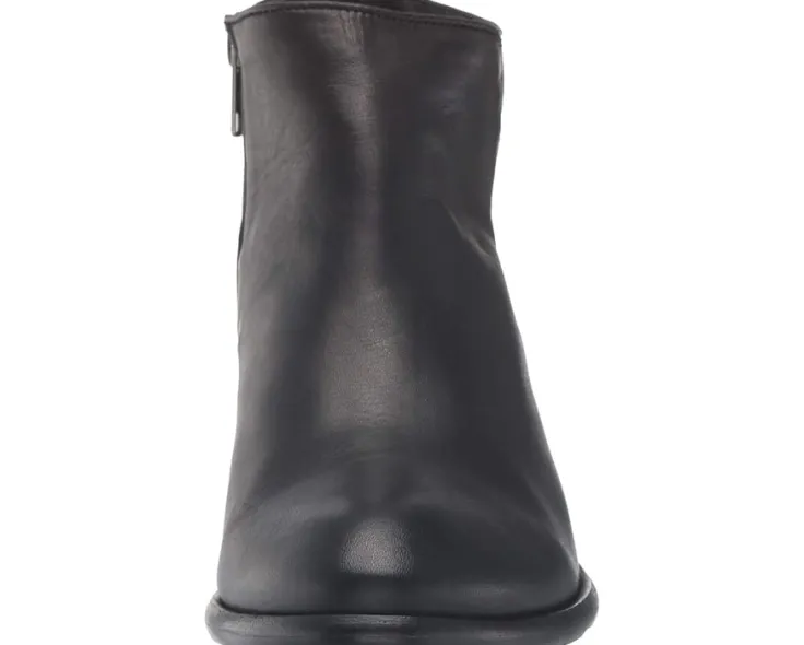 carson_piping_bootie_6.webp Frye Boots & Booties<Carson Piping Bootie Black Soft Full Grain