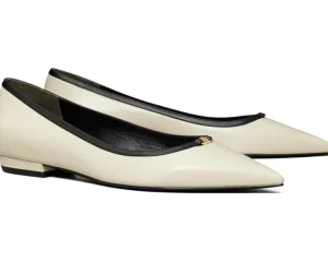 Tory Burch Flats<Double T Buckle Pointed Toe Flats Light Cream/Perfect Black