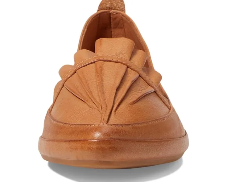 established_1.webp Spring Step Flats<Established Camel