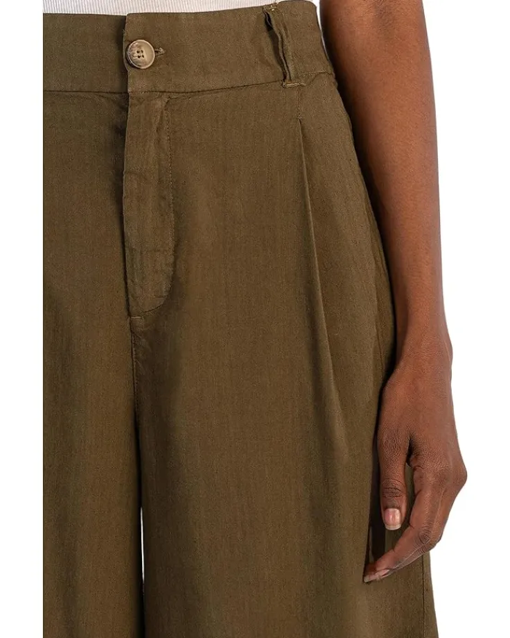 nicolette__linen_shorts_w_2.webp KUT from the Kloth Shorts<Nicolette - Linen Shorts With Pleats Dark Olive