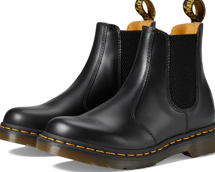 smooth_leather_chelsea_b_0.webp Dr. Martens Boots & Booties<2976 Smooth Leather Chelsea Boots Black Smooth