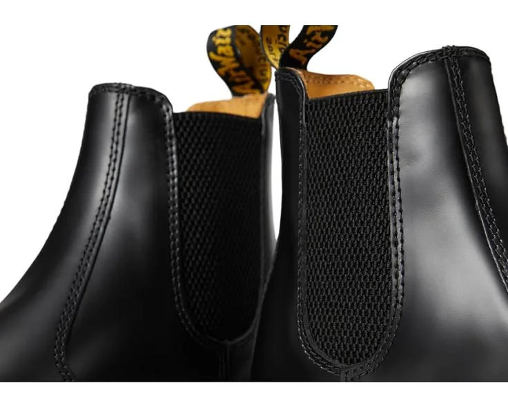 smooth_leather_chelsea_b_5.webp Dr. Martens Boots & Booties<2976 Smooth Leather Chelsea Boots Black Smooth